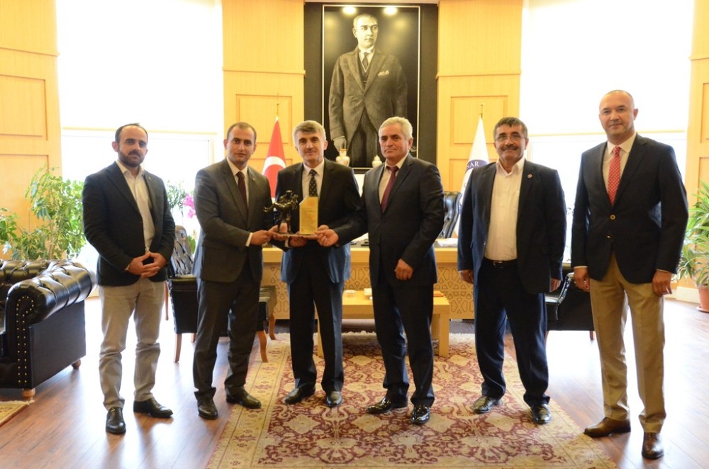 Dumlupınar potokolünden Rektörü Prof. Dr. Kazım Uysal’a ziyaret 