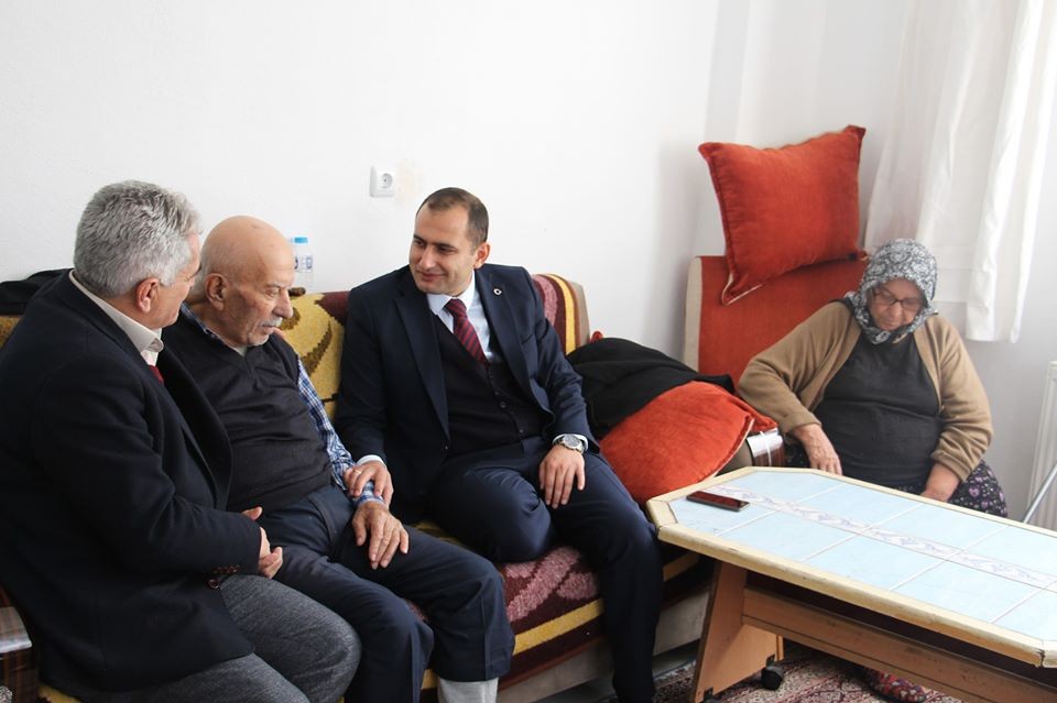 Dumlupınar protokolü şehit ailesini ziyaret etti 
