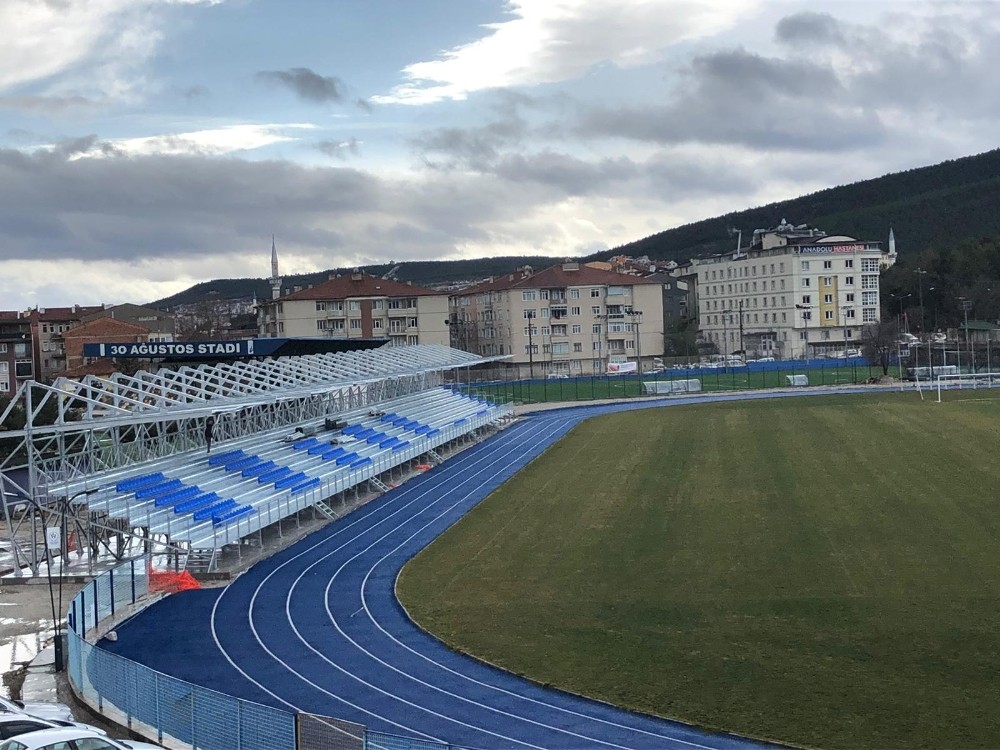 Dumlupınar Stadyumuna 3 bin 100 kişilik tribün yapımı devam ediyor 