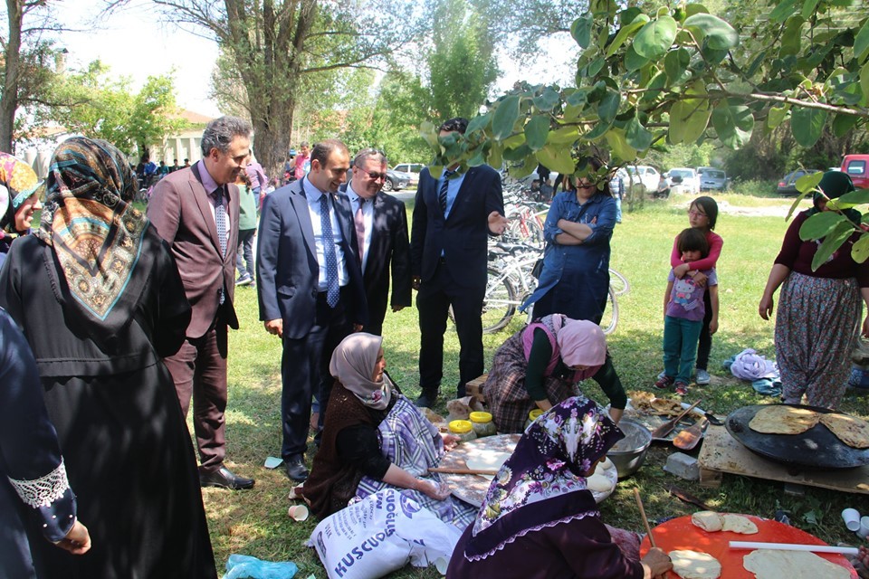 Dumlupınar’da Halk Eğitim Merkezi Müdürlüğü sergisi ilgi 