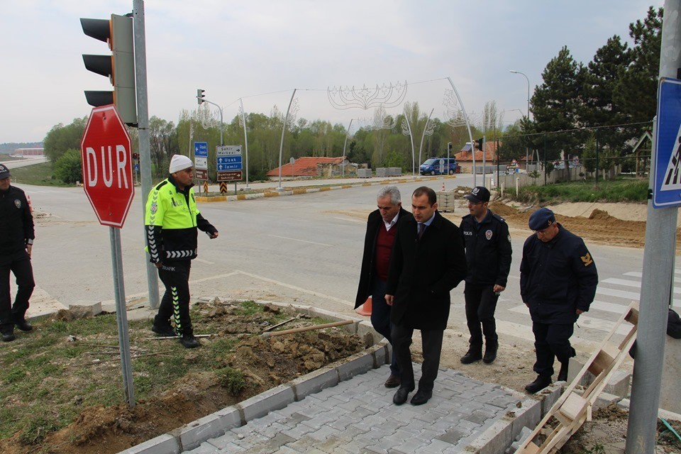 Dumlupınar’da yaya geçidi ve kanal çalışmaları 