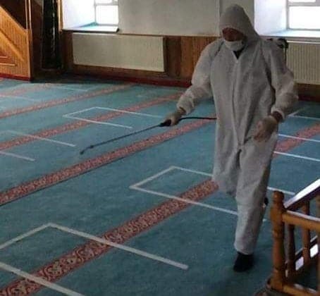 Dumlupunar’da camilerde dezenfekte çalışması 