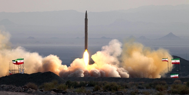 Dün başladı! İran 1800 kilometre uzaktan balistik füzelerle vurdu