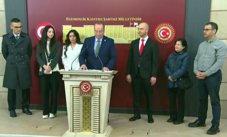 Dün ‘emekli geçinemiyor’ diyorlardı, bugün 8 yıllık birikimini fona yatıran emekliyi Meclis’e çıkardılar!