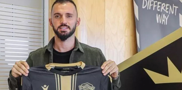 Dün futbolu bıraktı, bugün geri döndü! Yeni kararı duyurdu...