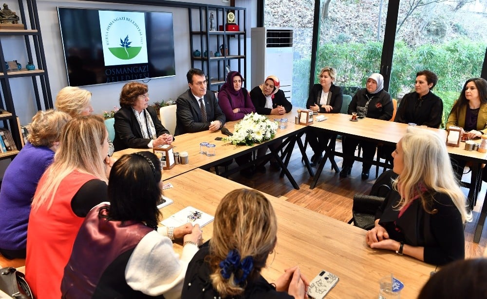 Dündar, Osmangazili kadınların gününü kutladı 
