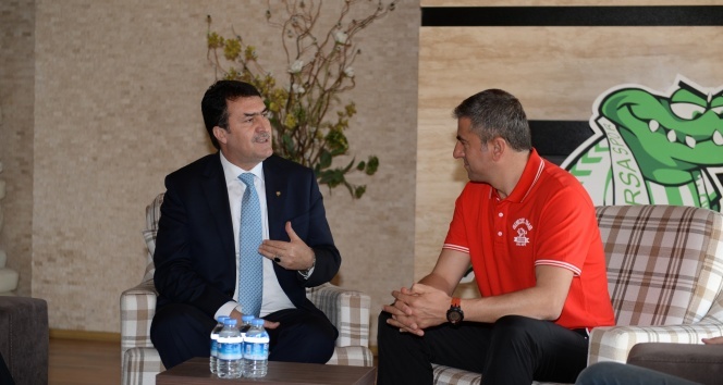 Dündar'dan Hamzaoğlu'na moral ziyareti