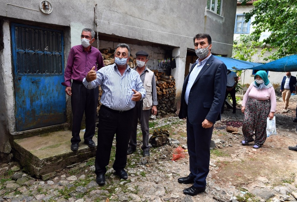 Dündar’dan selin vurduğu Seçköy’e destek 