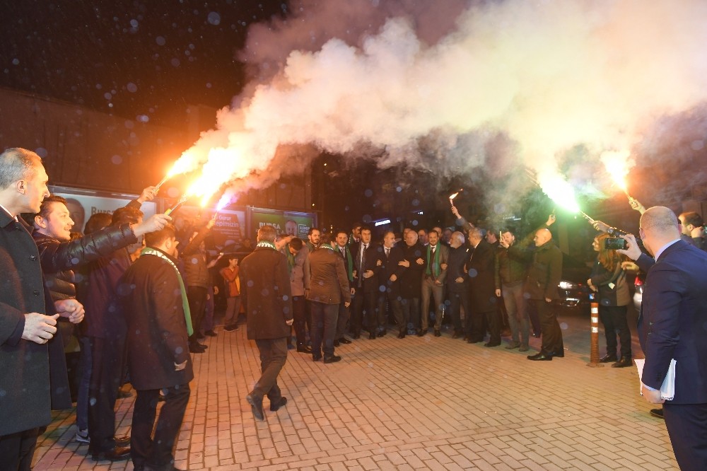 Dündar’ın ilk seçim bürosu görkemli bir törenle açıldı 