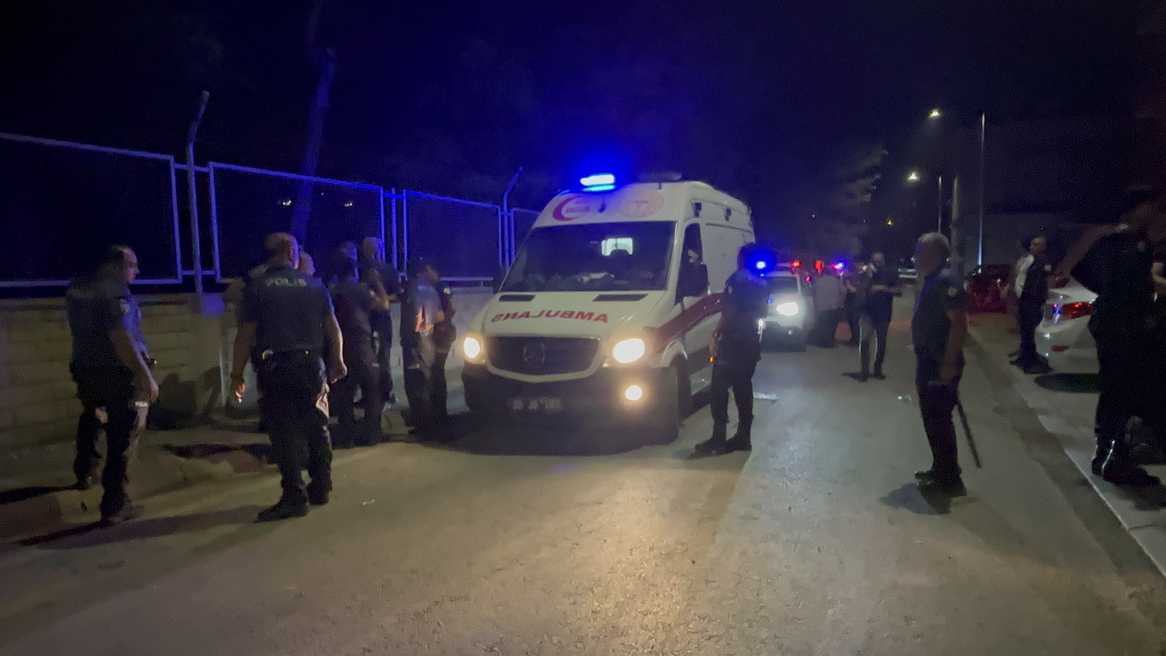 Dünürler arasında bıçaklı kavga