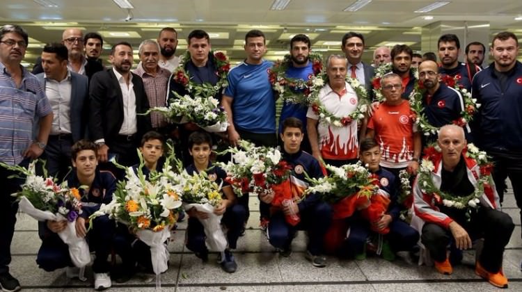 Dünya 3.'sü güreş takımımız yurda döndü!