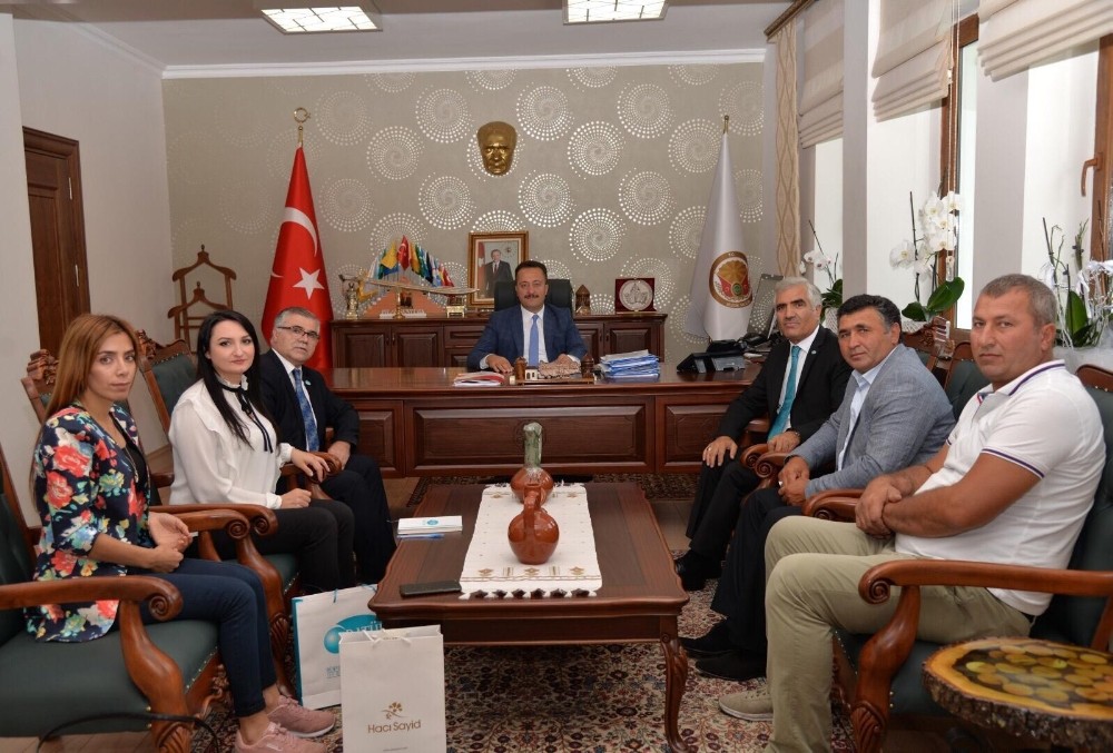 Dünya Ahıska Türkleri Birliğinden Vali Şentürk’e ziyaret 