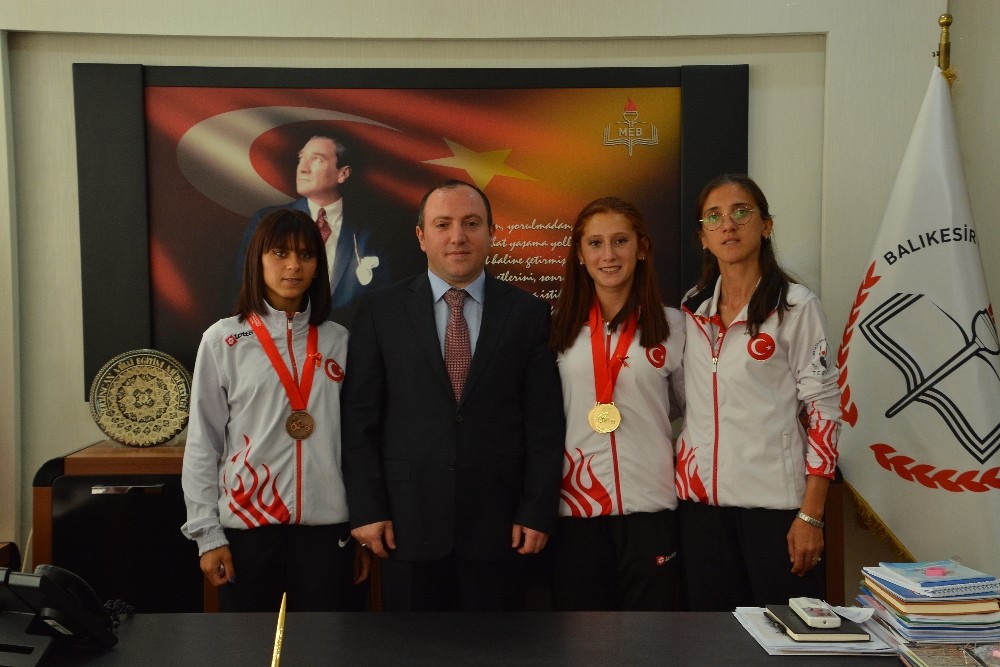 Dünya atletizm şampiyonları Müdür Yıldız’ı ziyaret etti 
