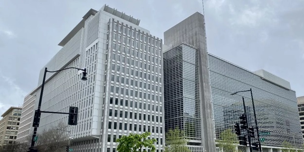 Dünya Bankası: Faiz artırdıkça risk artıyor