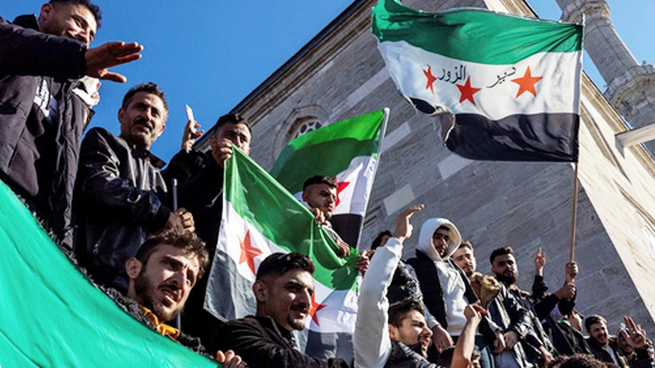 Dünya basını servis etti: Suriye'de 61 yıllık Baas rejiminin çöküşünü, Esed'i manşete taşıdı!