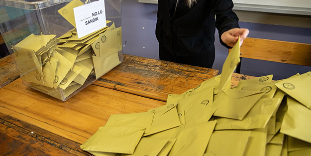 Dünya basını Türkiye'deki oy sayma işlemini böyle servis etti! O isim önde gidiyor