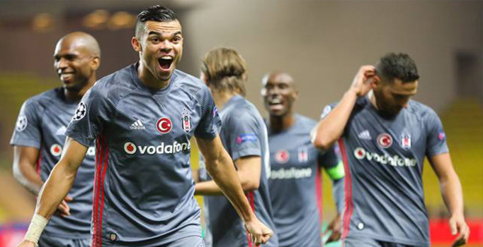 Dünya Beşiktaş'ın galibiyetini konuşuyor