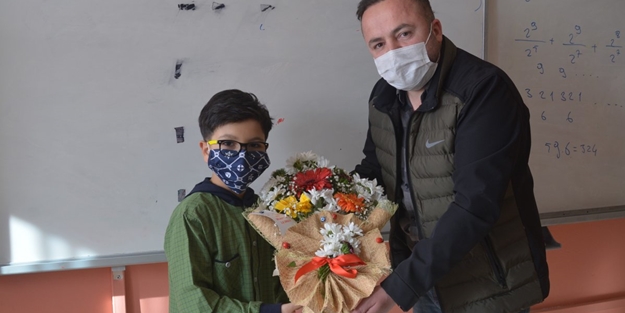 Dünya bu çocuğu konuşuyor! Hakkari'den Kanada'ya gitti, Türkiye'nin gururu oldu