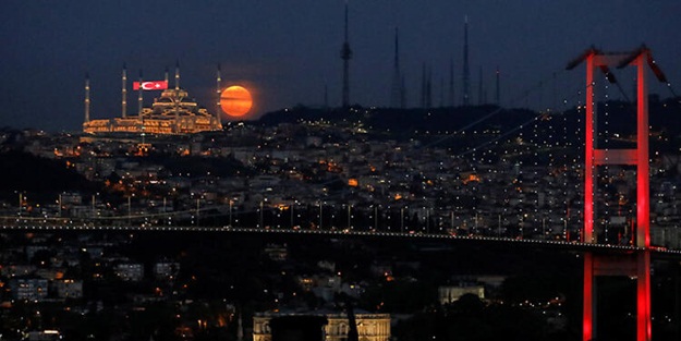 Dünya bu fotoğrafı konuşuyor! İstanbul'da nefes kesen görüntü