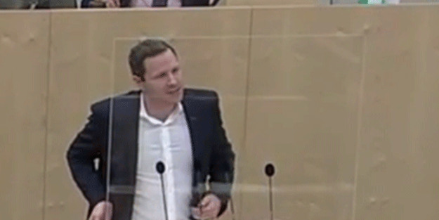 Dünya bu görüntüleri konuşuyor! Kolaya koronavirüs testi yaptı, ortalık karıştı