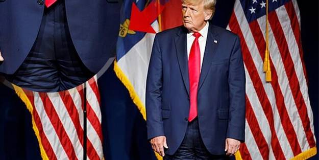 Dünya bu görüntüyü konuşuyor! Trump sahneye böyle çıktı
