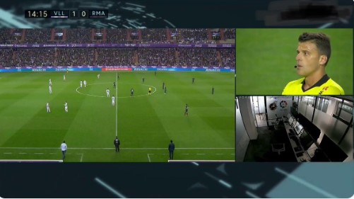 Dünya bu görüntüyü konuşuyor! VAR hakemleri ortadan kayboldu
