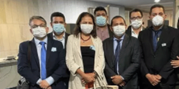 Dünya bunu konuşuyor! Biletler 100 dolar… Belediye Başkanlarını dövüştürdüler