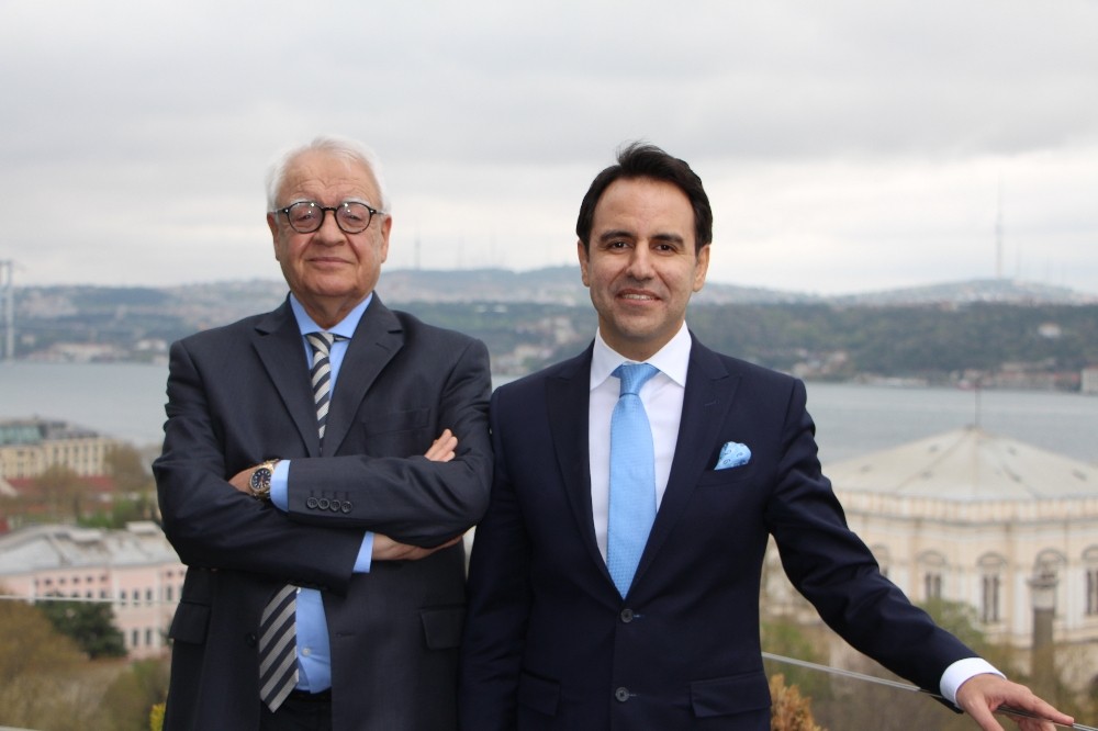 Dünya çocuklarının sağlığı Türk baba-oğula emanet 