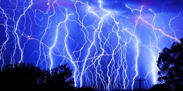 Dünya daha önce böyle bir felaket görmedi! Tam 590 bin yıldırım!