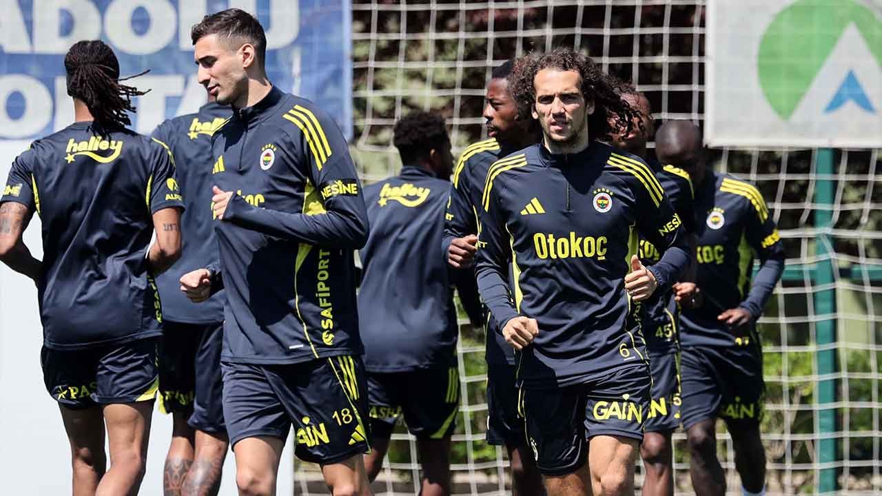 Dünya derbisine saatler kala: Fenerbahçe’de nefesler tutuldu!