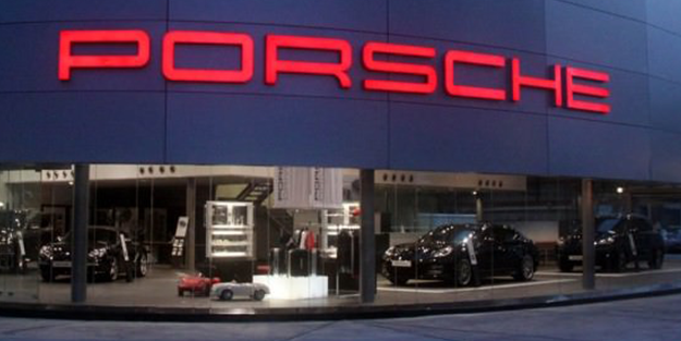 Dünya devine büyük şok! Polis baskın yaptı