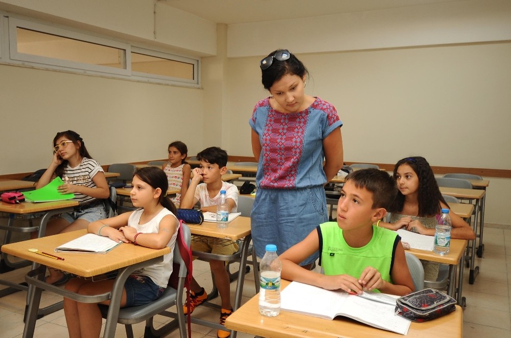 Dünya gençleri Karşıyakalı öğrencilerle buluşacak 