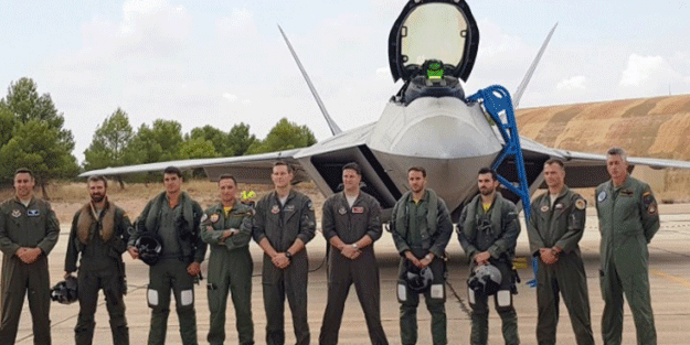 Dünya gündemine oturan olay! Aşı olmayı reddeden askerler görevden alındı