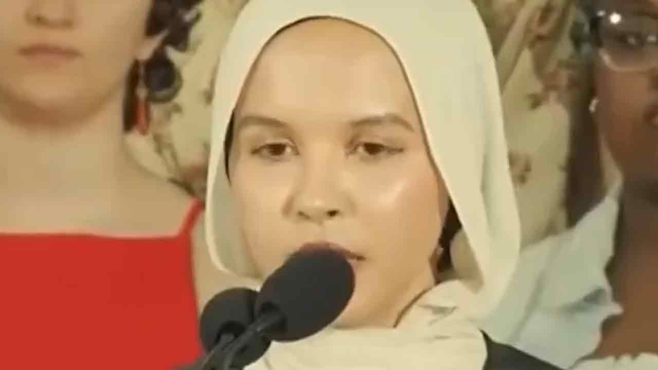 Dünya gündemine oturdu! Harvard mezuniyetinde Kur'an-ı Kerim okudu