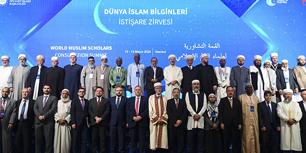 Dünya İslam Bilginleri İstişare Zirvesi'nde alınan kararları Prof. Erbaş açıkladı!