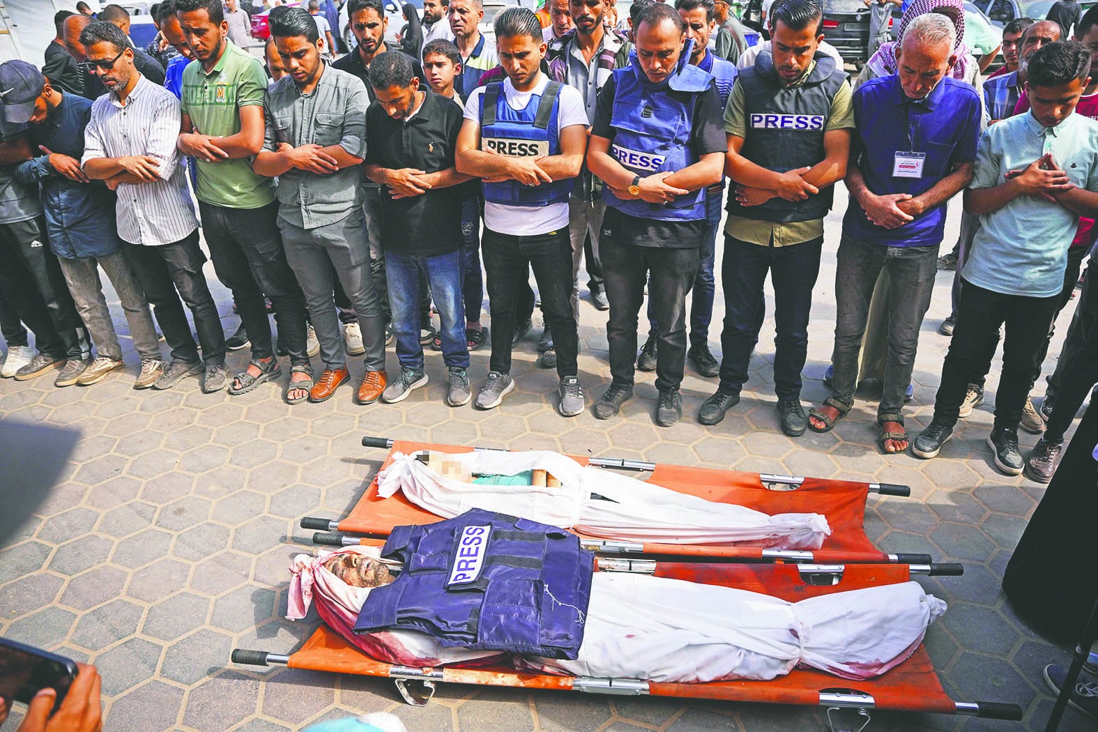 Dünya, İsrai zulmünü onlardan öğrendi! Gazze’deki karanlığı canlarıyla aydınlattılar