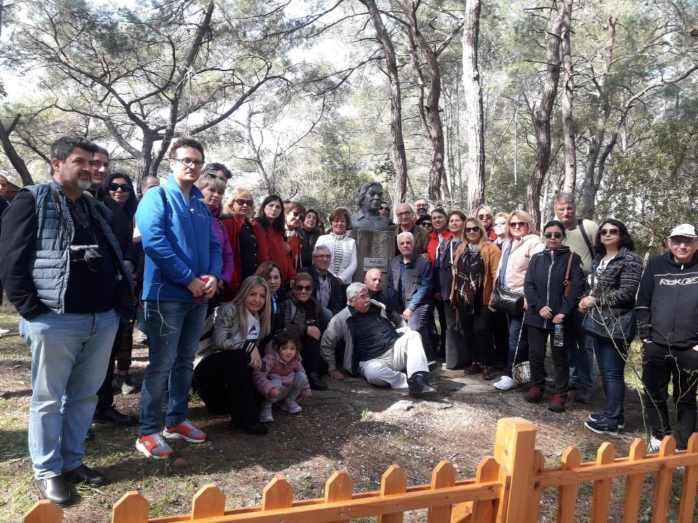 Dünya Kadınlar Günü’nde Halet Çambel’e saygı duruşu 