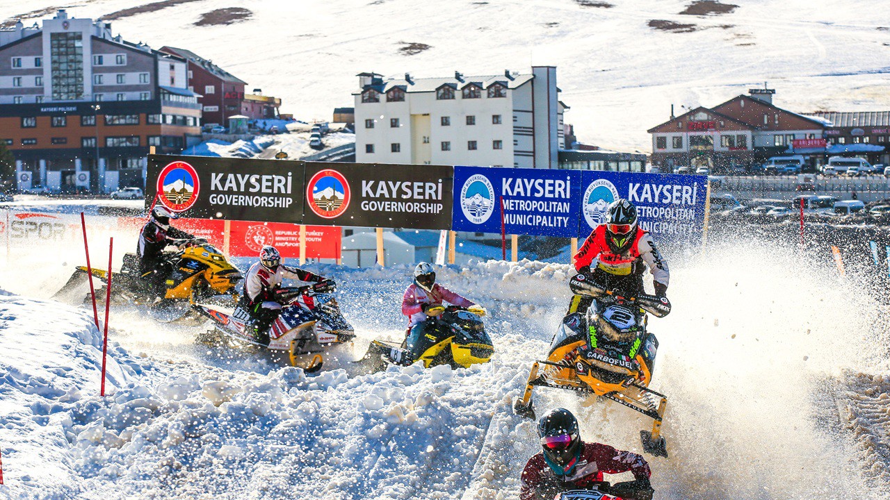 Dünya Kar Motosikleti Şampiyonası, spor ve kış turizmini buluşturdu