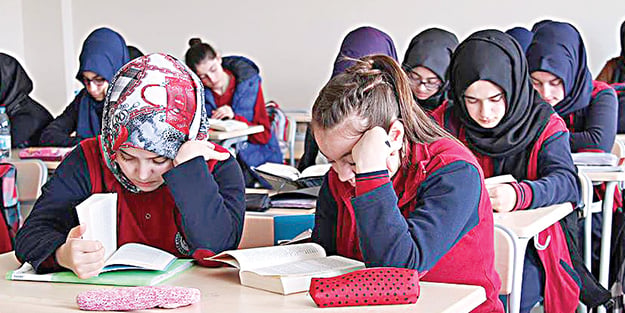 Dünya ‘karma eğitim’i terk ediyor