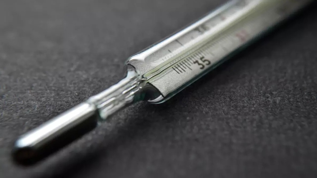 Dünya şaşkın! 22 yıl boyunca kalçasındaki termometreyle yaşadı