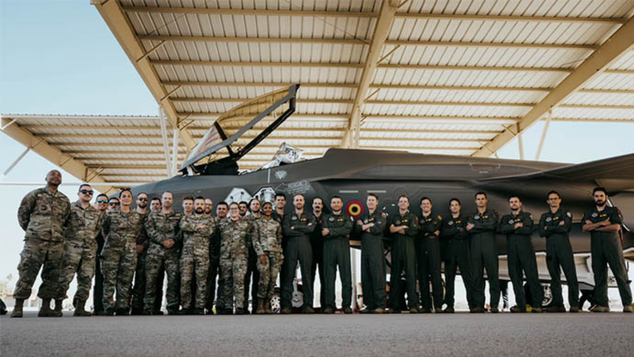 Dünya savaşa sürükleniyor, savaş uçağında stok yarışı resmen başladı! Bir ülke daha F-35’e kavuştu