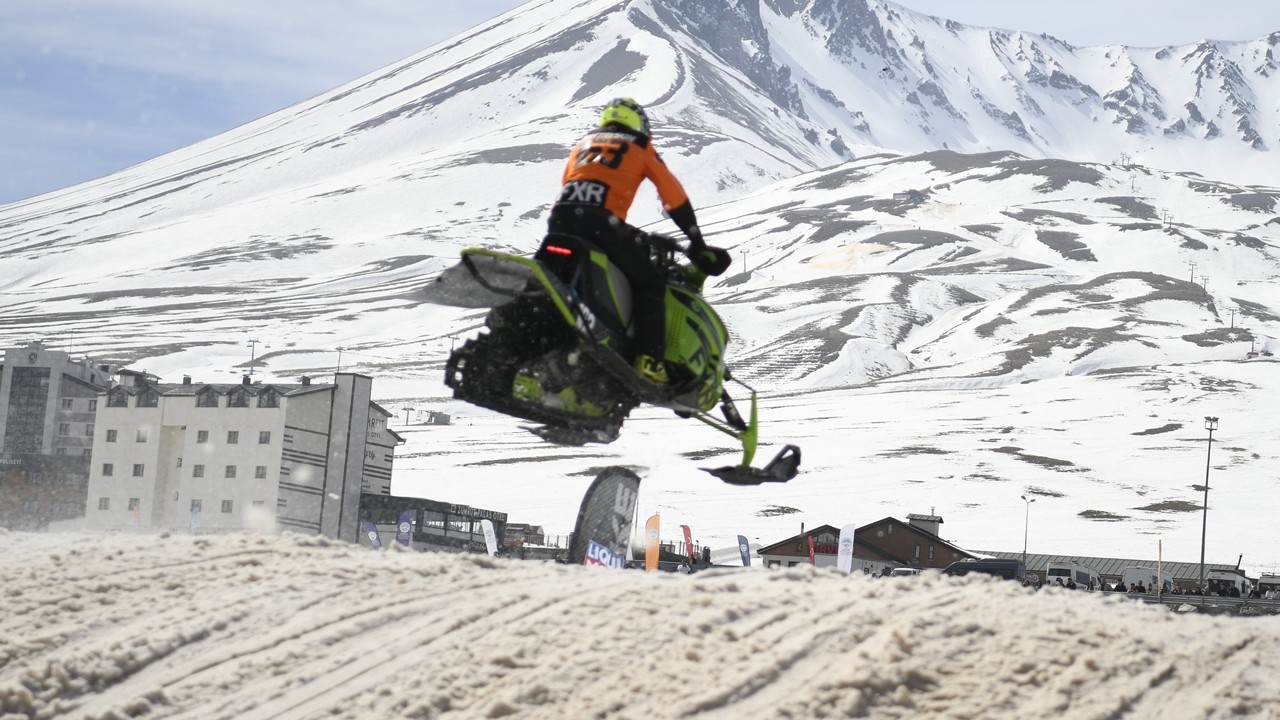 Dünya Snowcross Şampiyonası Erciyes’te başladı