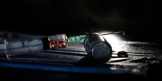 Dünya şokta! 'Beklenmeyen bir durum' deyip koronavirüs aşı denemelerini durdurdular