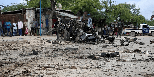 Dünya Somali'ye kör! Bombalı saldırılarda 48 kişi öldü!