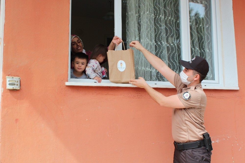 Dünya Süt Gününde ihtiyaç sahiplerine süt dağıtıldı 