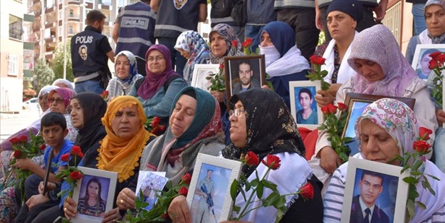 Dünya tarihinin teröre direnç gösteren ilk kadın eylemi!