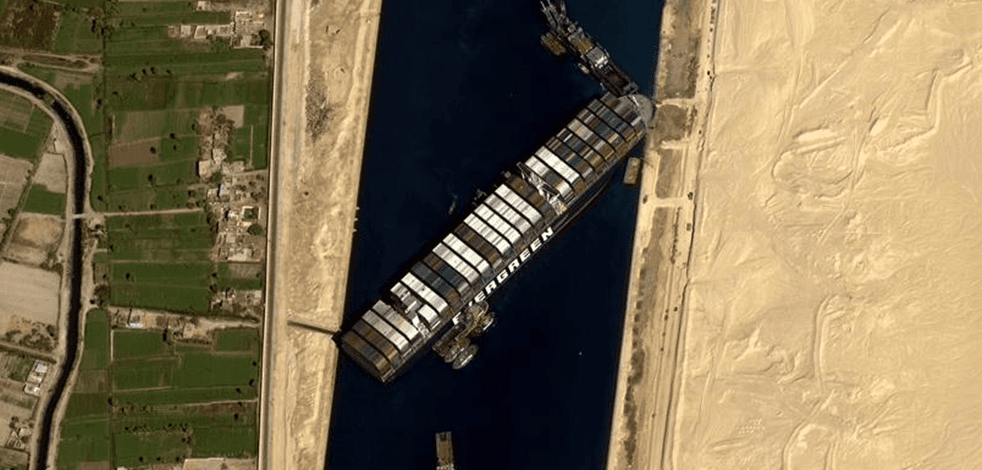 Dünya ticaretine yön veren o ülkenin kanalı gelir rekoru kırdı!