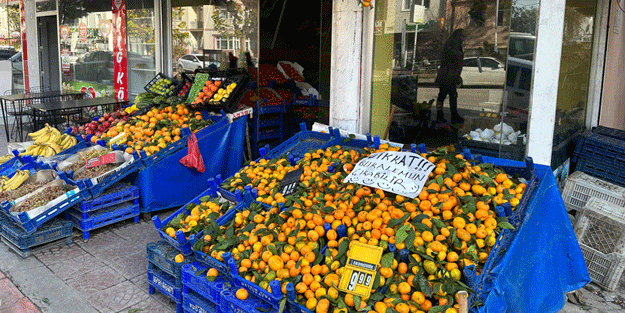 Dünya Tokat'taki olayı konuşuyor! Her şey manavdan aldığı mandalinayla başladı
