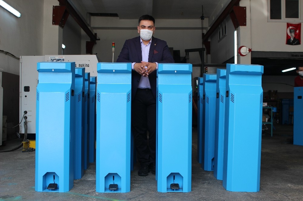 Dünya ülkeleri Kocaeli’de üretilen temassız dezenfektan makinesi için sıraya girdi 