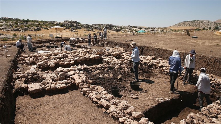 Dünya uygarlık tarihine ışık tutan höyükte deprem ve selin izleri araştırılıyor